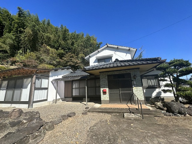 【山鹿市鹿央町千田】3号線すぐ近く！敷地広々☆和風庭園あり